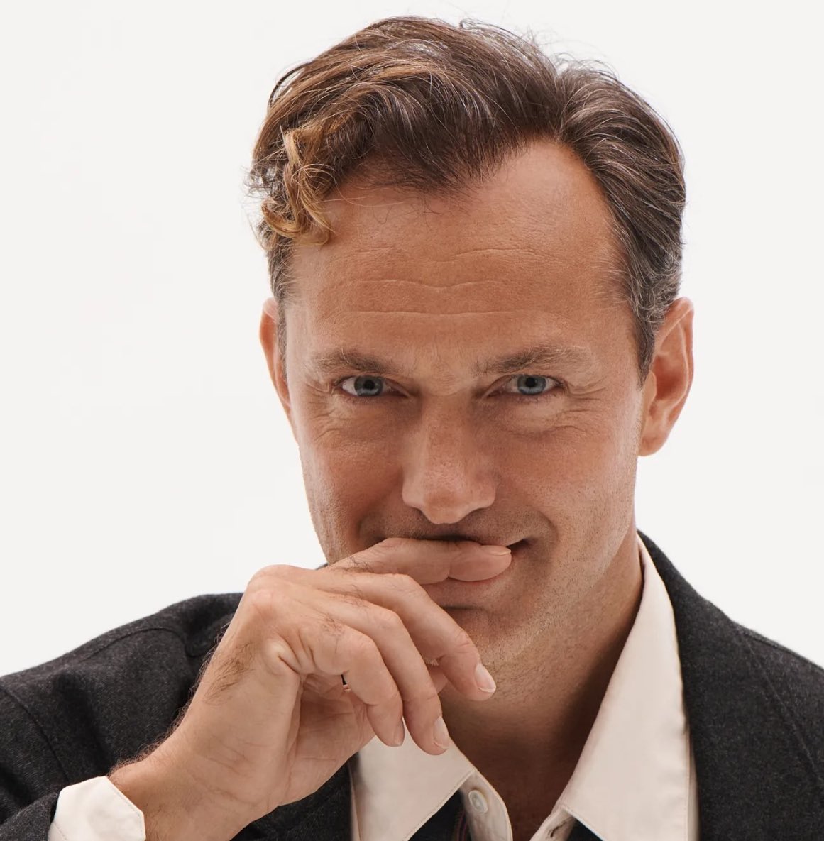 PreviouslySerie's tweet image. #WildThings

🔴NOVEDAD🔴

@AppleTV apuesta por Andrew Garfield y Jude Law para su NUEVA SERIE.

La miniserie basada en hechos real sigue Siegfried y Roy, el famoso dúo de magos y adiestradores de grandes felinos y su historia en Las Vegas.

Lo que comienza como un encantador dúo