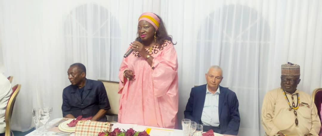 RipremC's tweet photo. LA REINE-MERE CELESTINE KETCHA EPSE COURTES, Fondatrice et Présidente Exécutive du Réseau International des Princesses et Reines Mères (RIPREM) a eu grand plaisir à accueillir autour d’un dîner fraternel d’unité La crème des élites du Ndé du Centre ce 15 mai 2025. https://t.co/NNKlCH00el