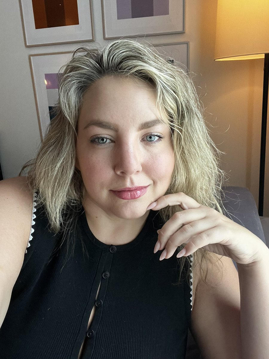 I don’t often accept last minute bookings, but when I do, I’m never disappointed. Feel free to shoot your shot - the stars may align. But just know I’m not coming in full glam.