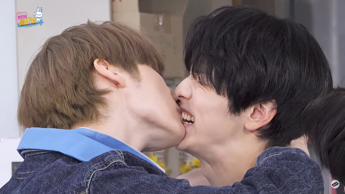 arinunirang's tweet photo. esto cuenta como ver porno gay ? https://t.co/WWtrvMHZ9D