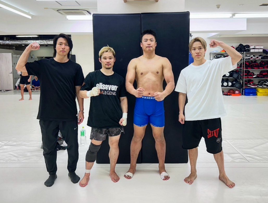 K-1ジム 相模大野 KREST (@k1gym_sagamiono) on Twitter photo 本日5.25試合組の追い込み練習が終了しました
谷川聖哉 <a href="/tanigawa_seiya/">谷川 聖哉 Seiya Tanigawa</a>
桝本翔也 <a href="/m_shoya0513/">"ゴリ"翔也 "GORI"shoya</a>
西元也史 <a href="/kicknaru/">西元 也史 Narufumi Nishimoto</a>
岡嶋形徒 <a href="/keito020571/">岡嶋形徒/keito okajima</a>
鬼山桃太朗 <a href="/momotarokiyama/">鬼山 桃太朗</a>
試合まであと一週間
応援宜しくお願いします💥‼️
#Krush 本日5.25試合組の追い込み練習が終了しました
谷川聖哉 <a href="/tanigawa_seiya/">谷川 聖哉 Seiya Tanigawa</a>
桝本翔也 <a href="/m_shoya0513/">"ゴリ"翔也 "GORI"shoya</a>
西元也史 <a href="/kicknaru/">西元 也史 Narufumi Nishimoto</a>
岡嶋形徒 <a href="/keito020571/">岡嶋形徒/keito okajima</a>
鬼山桃太朗 <a href="/momotarokiyama/">鬼山 桃太朗</a>
試合まであと一週間
応援宜しくお願いします💥‼️
#Krush