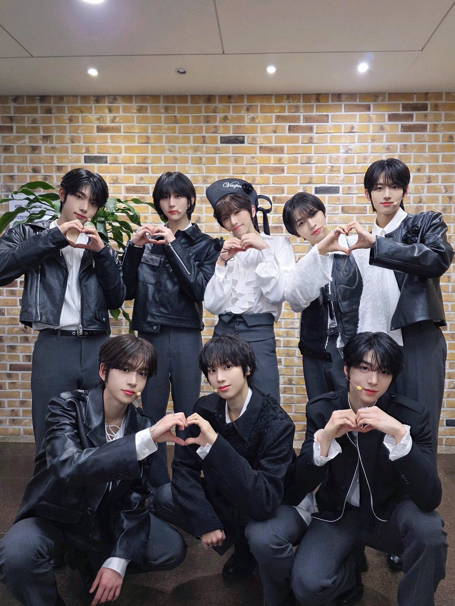 [📸] #IDID_IT
IDID #뮤직뱅크 무대 완료👑

마치 꿈만 같은 순간
함께해 주셔서 감사합니다💫

#IDID #아이딧