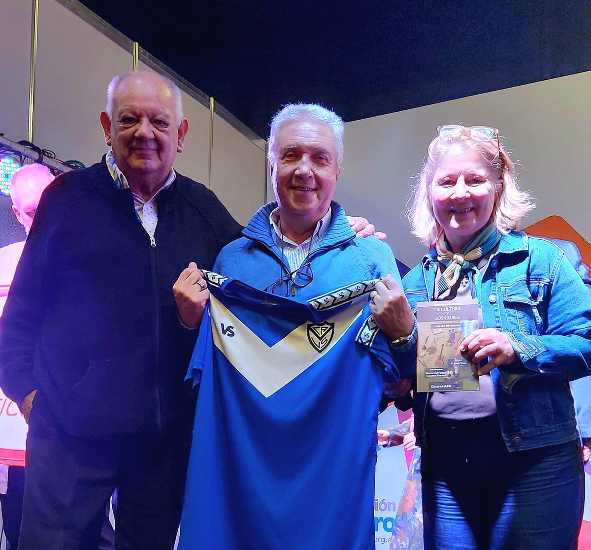 📚 | ¡VÉLEZ PRESENTE EN LA 49° FERIA INTERNACIONAL DEL LIBRO!

“Vélez de mi vida: el legado de pertenecer” de Carlos Passarello, ganador del concurso “Deporte y Cultura: La esencia fortinera”, forma parte de Historias de los hinchas, la cultura y sus clubes de <a href="/CulturaAFA/">Cultura AFA</a>.

💙👏🏼