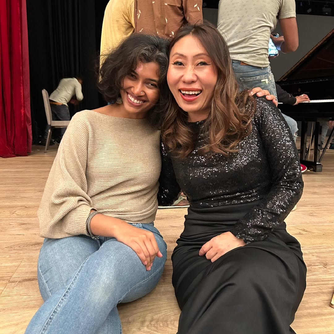 Khyo_tck's tweet photo. After show moments with some dynamic ladies supporting arts &amp; culture. Samhitha from @theblueroom.blr and Prateeti from @bicblr
@brillantepianofestival
#pianicumture
#brillantepianofestival
#prestigecenter less https://t.co/hzO5OVED36