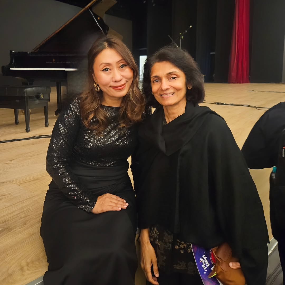 Khyo_tck's tweet photo. After show moments with some dynamic ladies supporting arts &amp; culture. Samhitha from @theblueroom.blr and Prateeti from @bicblr
@brillantepianofestival
#pianicumture
#brillantepianofestival
#prestigecenter less https://t.co/hzO5OVED36