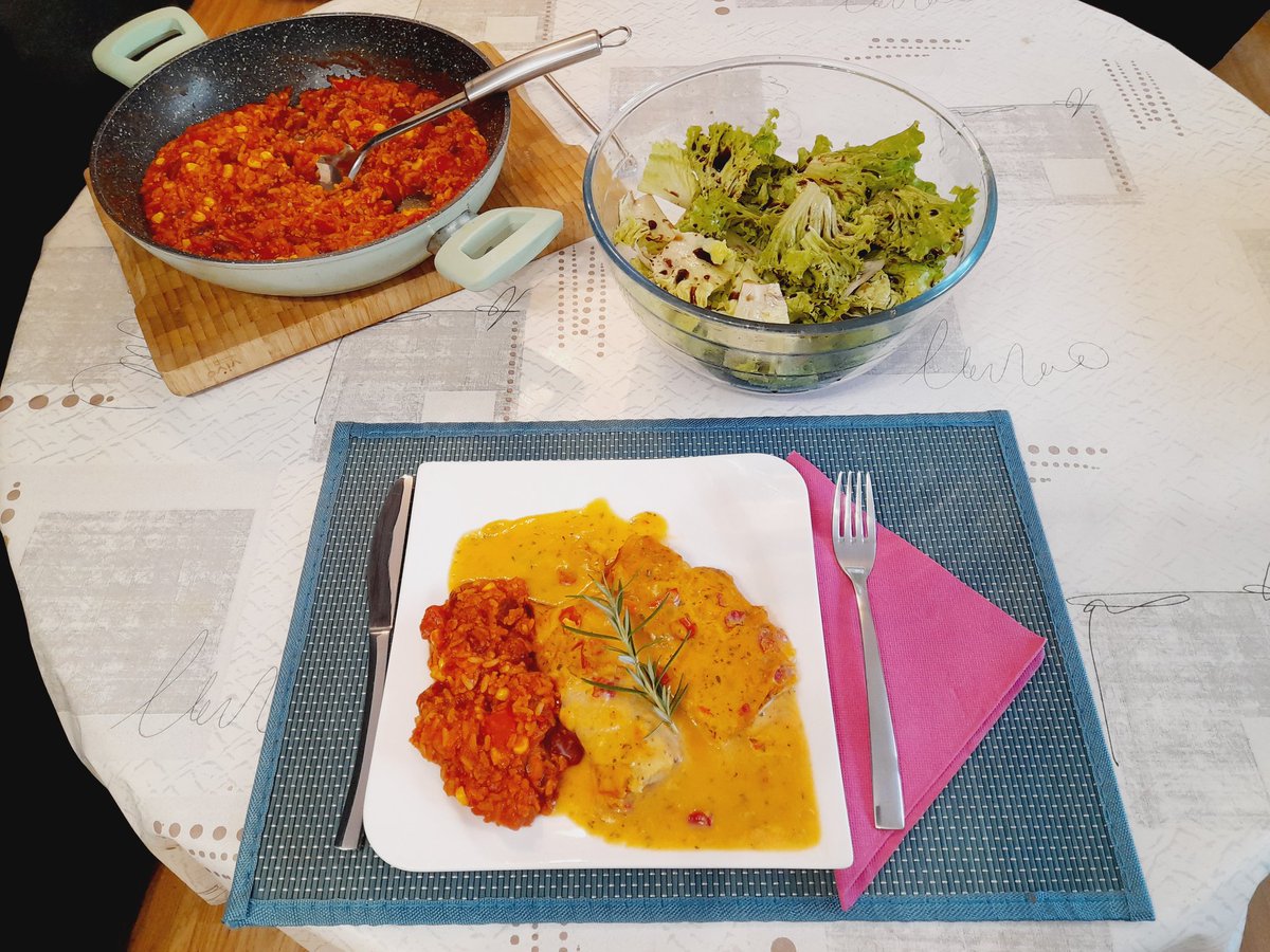 TannyFitzgerald's tweet photo. Btw. petak 🐟...oslić na "crveno" & chili sin carne...bez zelene 🥗 naravno ništa...:)😁 #TannyIsCooking
*dt & vama...😎 https://t.co/WeytQn1BOJ