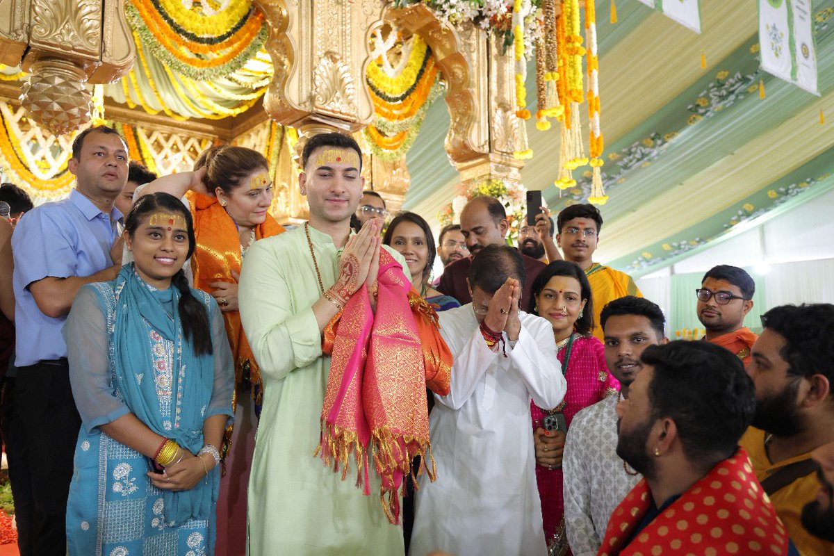 rishika_20005's tweet image. The yagya was a spiritual effort to support national progress and security. It aimed to bless PM Modi with divine strength. #RaneSaluteModijiAndForces