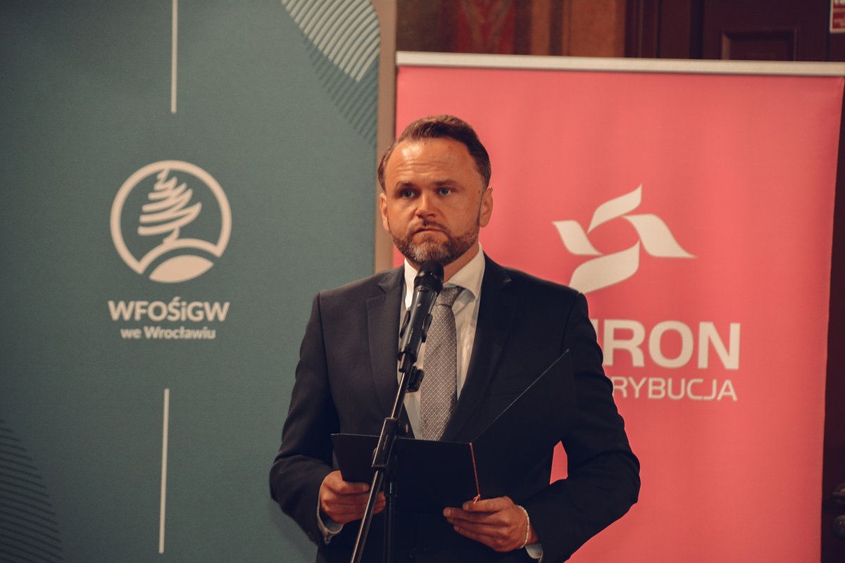 WFOSiGWWroclaw's tweet photo. Przełomowy krok w rozwoju Spółdzielni Energetycznych🔋 Przedstawiciele WFOŚiGW we Wrocławiu i @TauronPE  Dystrybucja podpisali porozumienie, które ma na celu rozwój lokalnych społeczności energetycznych - to kluczowy krok dla transformacji energetycznej Dolnego Śląska i Polski!⚡ https://t.co/U1vRzsutKz
