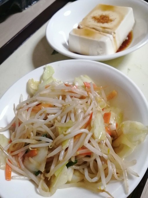 夕飯は野菜炒めと豆腐一丁!ヘルシー🤤 