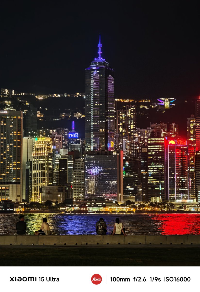 Devinarde's tweet photo. Some dark, bare lamps/lights shots aside from the lights from across the harbour.

Xiaomi 15 Ultra https://t.co/imGs6Hd2he