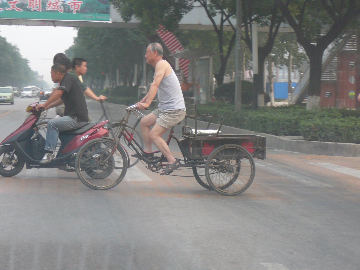 Cargo bike in Beijing, July 2008. 

#cargobikes
