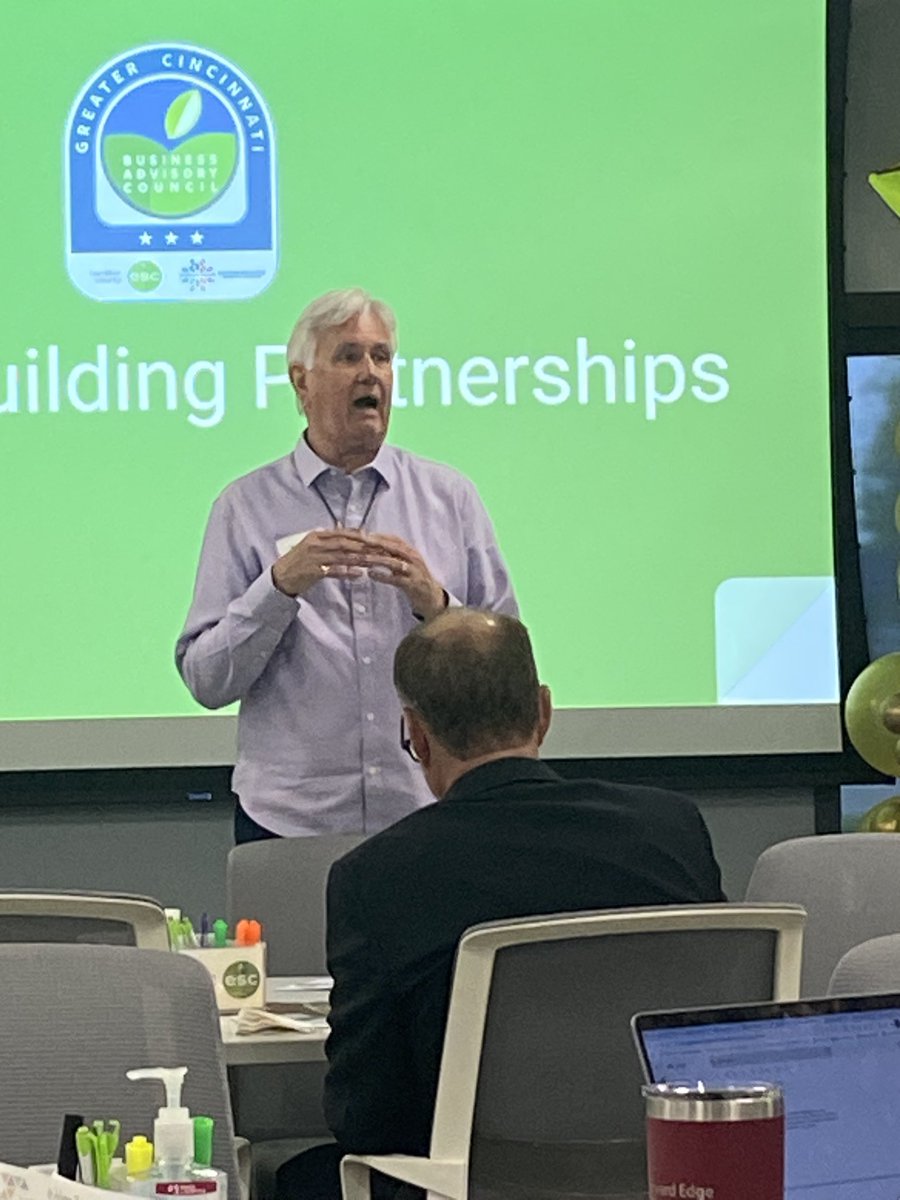 DarrellEdwardsd's tweet photo. Bob Pautke  shared his experience getting “connected” with LinkedUp Connect with the Greater Cincinnati Business Advisory Council. This is an outstanding program to connect businesses with students to learn about future careers. What a great way to make a difference ! https://t.co/1R0tmWQOw8