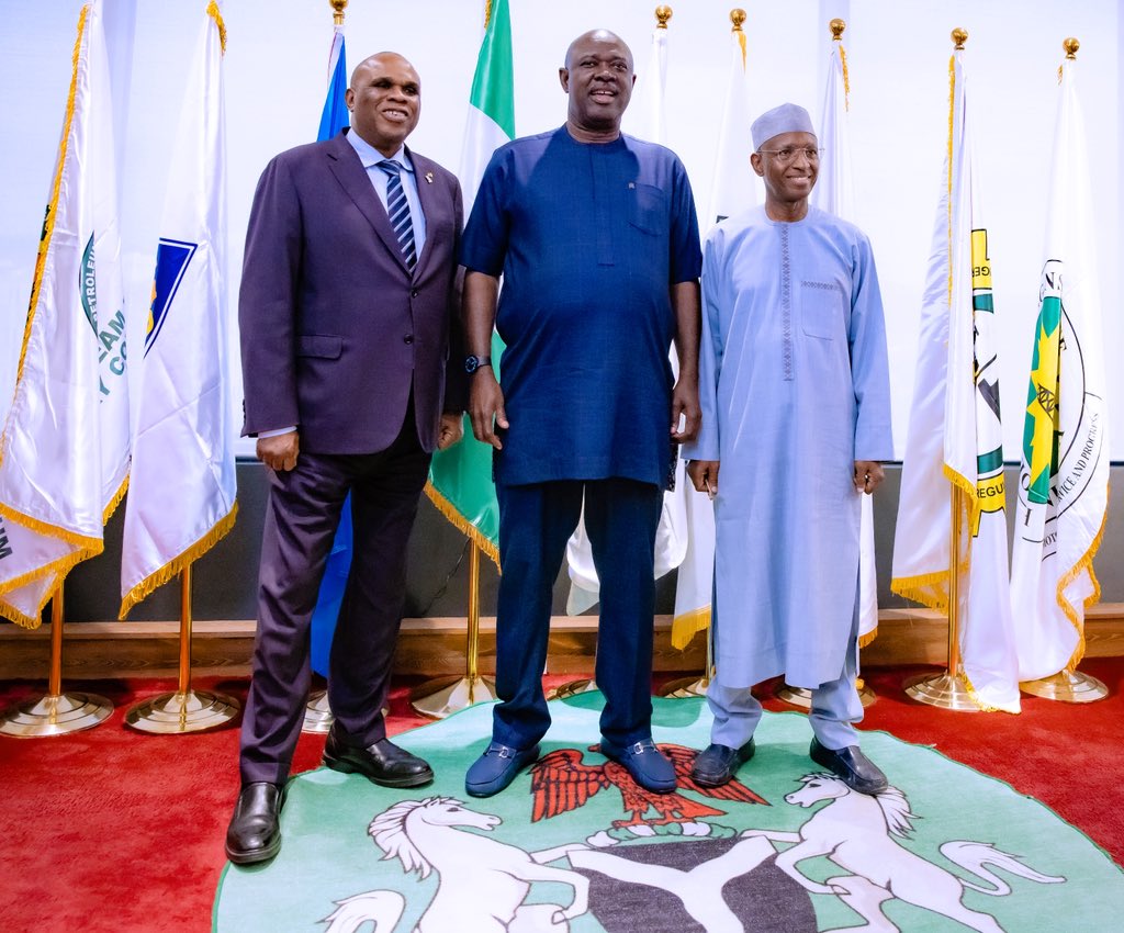 Africa Energy Bank: Powering Africa’s Energy Future

As momentum builds to advance the operationalization of the Africa Energy Bank (AEB), Afreximbank President Prof. Benedict Oramah met with <a href="/AppoSecretariat/">African Petroleum Producers’ Organization</a> APPO Secretary General H.E. Dr. Omar Farouk Ibrahim and Nigeria’s