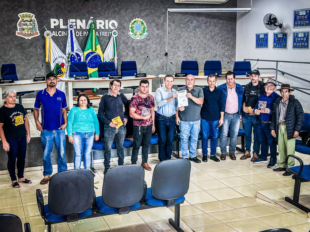 ProfessorLemos's tweet photo. #lemosnaestrada | Em Campo Bonito, iniciamos nossa sexta-feira (16/5), conversando com lideranças do município. Prestamos contas do nosso Mandato e acolhemos demandas da nossa agricultura familiar.
#lemossemprepresente #mandatopopular #professorLemoseuaprovo #lemosmerepresenta https://t.co/mv14WD0epT