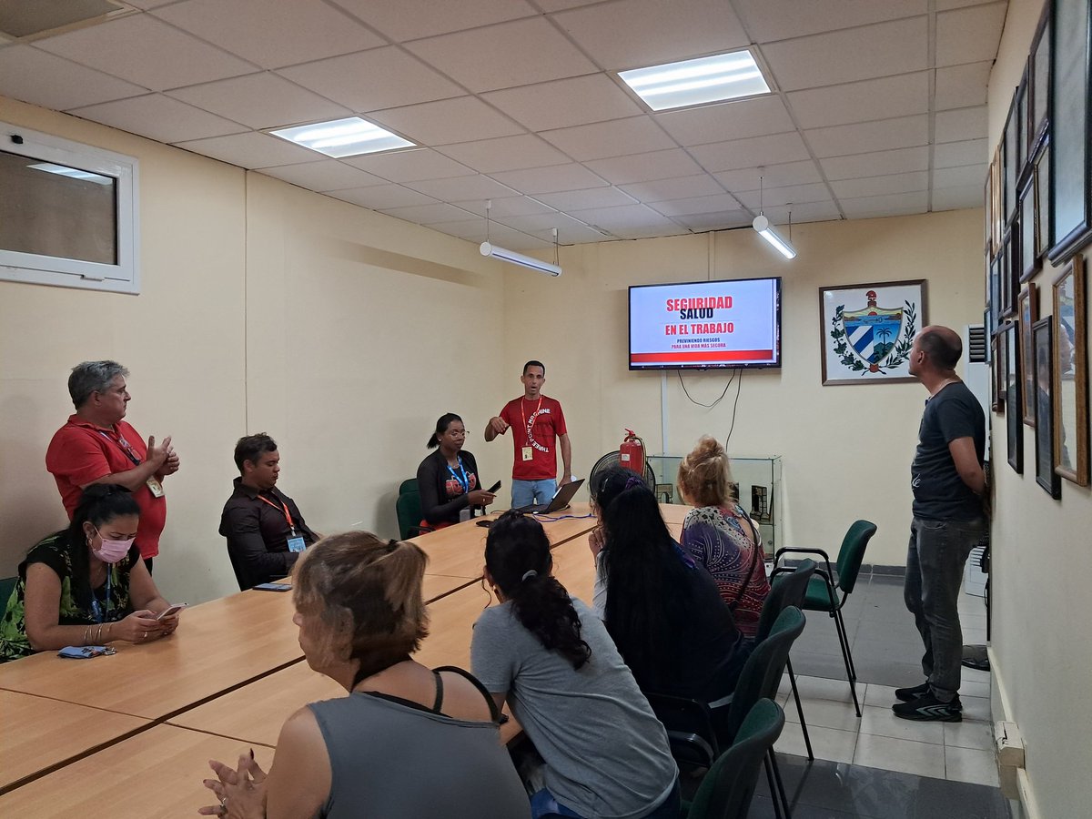 Cubacaterig's tweet image. En la Semana de Protección contra Incendios realizamos en la Casa Matriz de #Cubacatering el Seminario de preparación contra Emergencias.
#CubaSegura