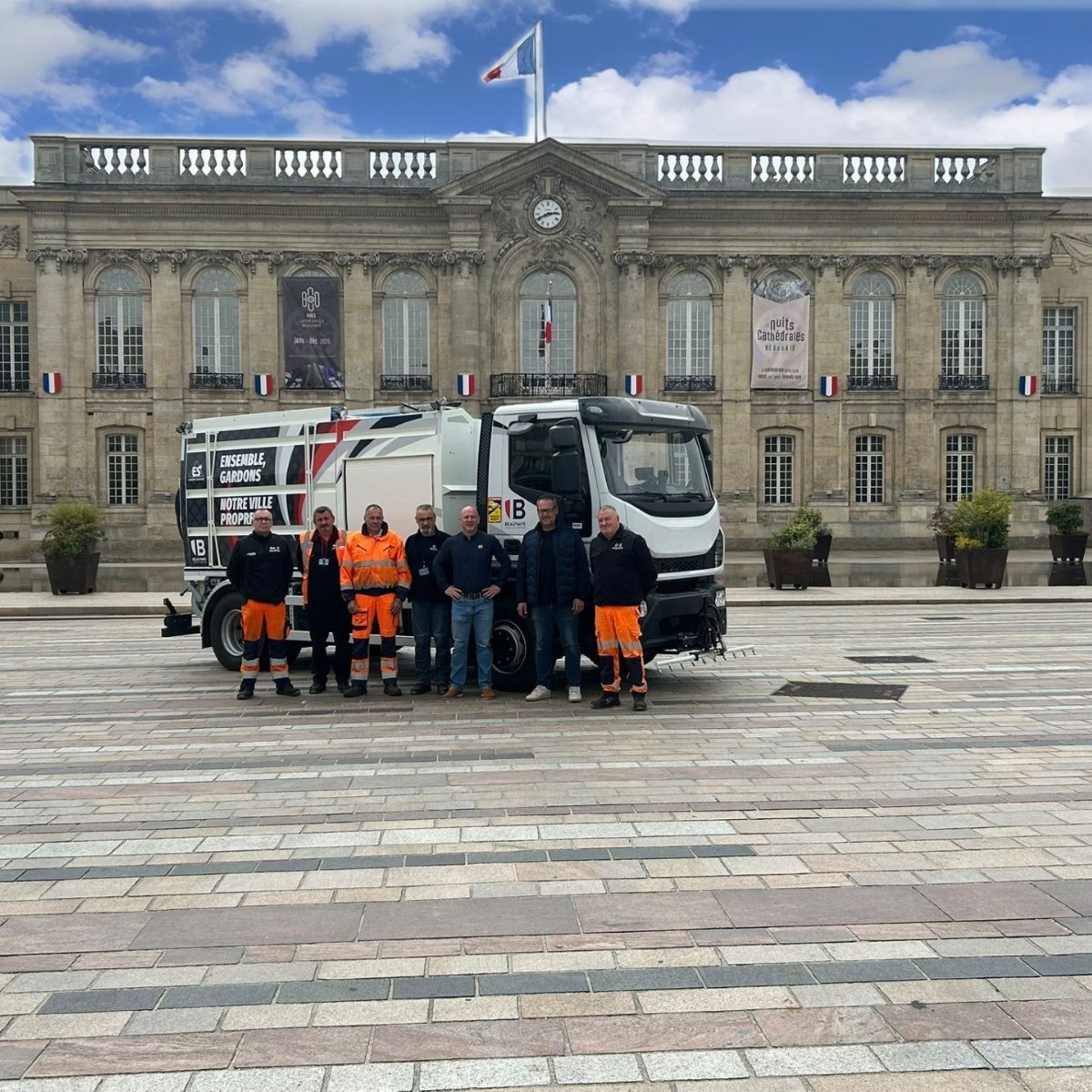 Europe__Service's tweet photo. 🟡🔵 Mise en service de l'Amazone à Beauvais par notre responsable commercial Nicolas Pailler !

👉 Contactez-nous dès maintenant pour plus d’informations !
📞 04 71 64 15 64
📧 accueil@europe-service.com

#Voirie #Amazone #EuropeService https://t.co/6xJ9NiNZqp