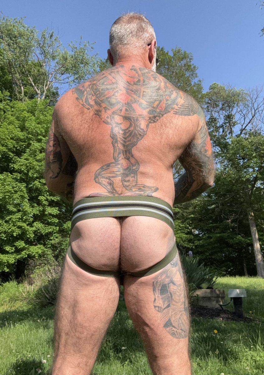 #flexfriday in my <a href="/Gruffpup/">Gruff Pup</a> QB jock

Justfor.fans/DarylRichterXXX
#musclebearpigdaddy 
#gruffdaddy