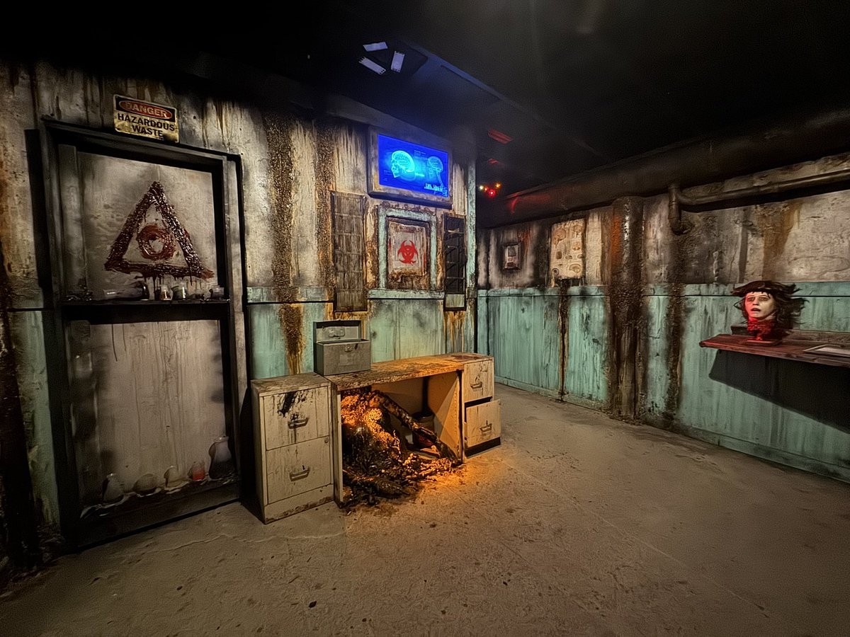 🔐 IT’S BACK.
Lambs... you asked for it. You screamed for it. After five long years locked away in the dark…
🕒 Our 3-minute escape games are back at the haunt! In partnership with <a href="/redveinescape/">RED VEIN Escape</a> ... presenting RED VEIN Escape Mini Games!