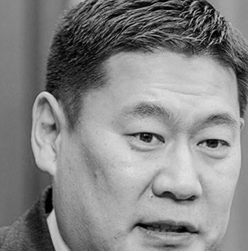 Энэ хүн огцрохоос ингэтлээн айна гэдэг чинь маш том гэмт хэрэгүүд үйлдсэн байх магадлалтай.