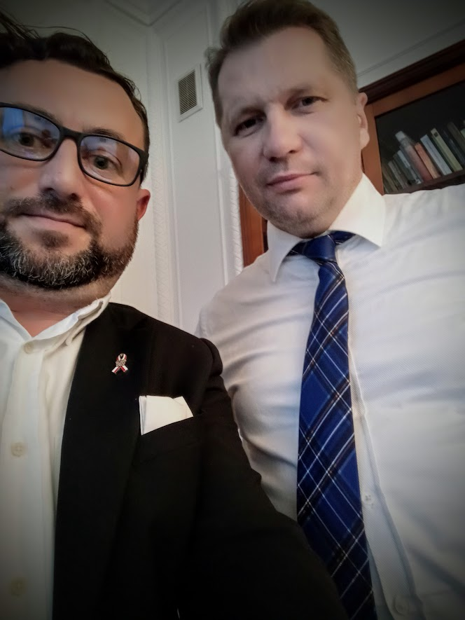 Mój Drogi <a href="/CzarnekP/">Przemysław Czarnek</a>,
To  co wykonujesz w czasie tej kampanii na rzecz <a href="/NawrockiKn/">Karol Nawrocki</a>, budzi mój największy szacunek. Twoja lojalność wobec kandydata jest WSPANIAŁA.
Skąd bierzesz siły? Skąd brak splątanych słów? Skąd logika na zawołanie? 
Bardzo dziękuję za pracę; Tobie i Twojej