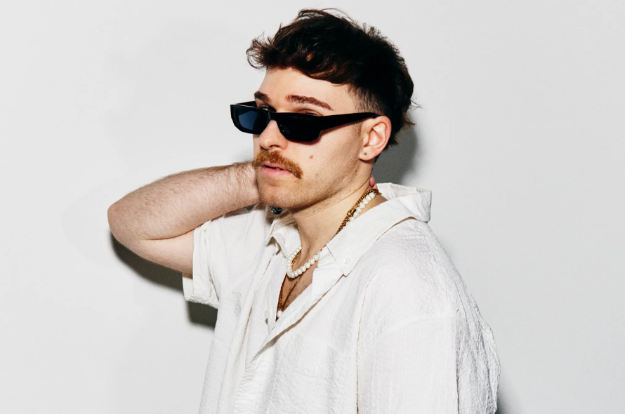 officialcharts's tweet photo. There's no #Borderline about it...
#ElyOaks is undeniably one of 2025's biggest breakout artists πΊπͺ©π₯
See where Borderline and #RunningAround are on this week's Singles Chart: https://t.co/qhrQhKp4WA https://t.co/NLrJr3u8F3