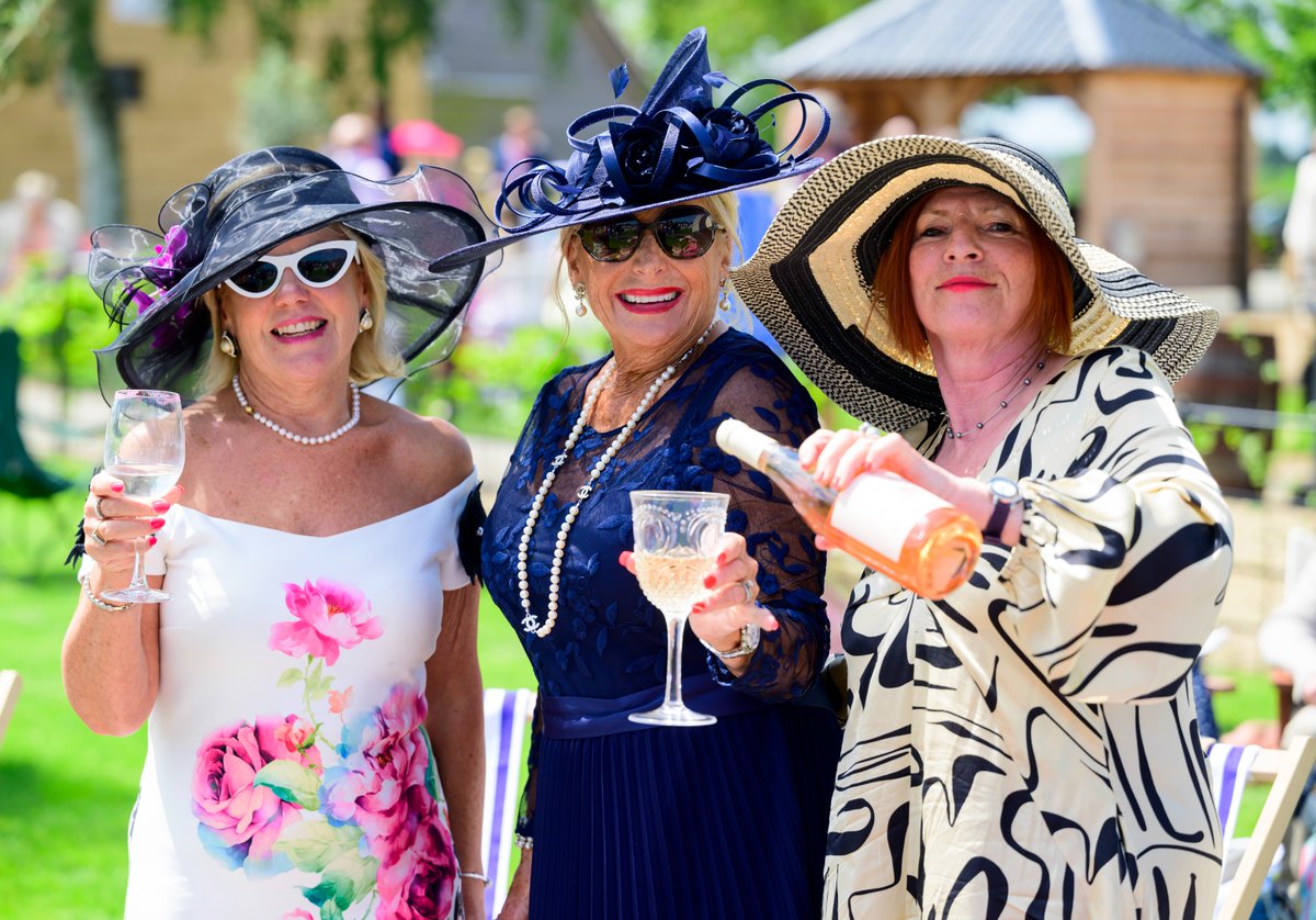 End of season extravaganza Payne Crop Nutrition Ladies Day is fast approaching. Picnics either out of the back of your car or in the centre of the course (NR21 7NY). Style awards between races, dancing after racing, first race 14.05 / last race 16.50. Gates open 11am 🏇👗🍾🎩🕺🍻