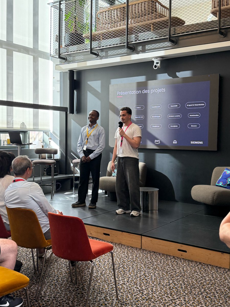 Hackathon D4GEN 2025  🧬- Présentation des équipes

DERM-AI vise à détecter les pathologies dermatologiques sur peaux noires, mates et foncées, en surmontant les biais algorithmiques actuels. Le projet porte sur des diagnostics plus précis &amp; inclusifs, contribuant à une meilleure