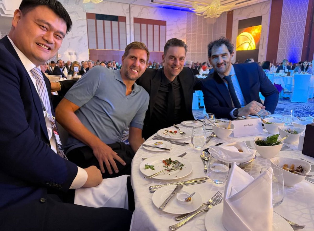 MavsFilmRoom's tweet image. Picture of Yao Ming, Dirk Nowitzki, and Pau Gasol that Dirk just uploaded on his IG story