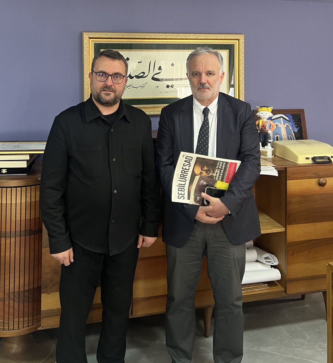 Âkif’in Milletimizin ‘Ortak Değeri’ olduğu gerçeği yeniden vurgulanıyor. 25.26.27. Dönem Kars Mv. ve Kars Bld. Bşk. <a href="/ayhanbilgen/">Ayhan Bilgen</a>’in bugün <a href="/sebilurresad_d/">Sebilürreşad</a> ‘a yaptığı ziyaret bu yanıyla da kıymetlidir. Milli Mutabakat Metnimiz İstiklal Marşı’nın    Kadim dilindedir ittihadımız.