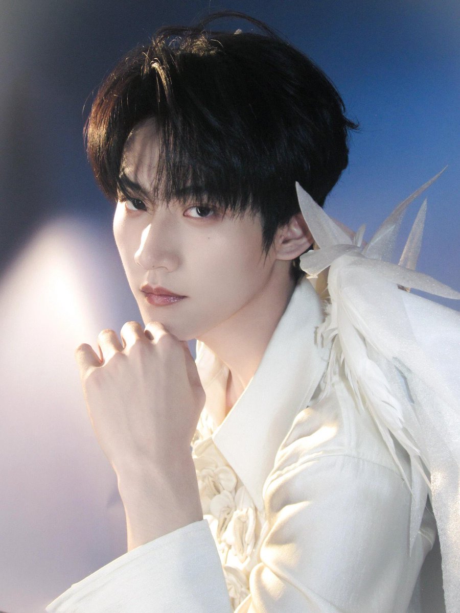 alwaysbebow's tweet photo. chúc mừng sinh nhật em tôi - người mà t vẫn luôn yêu quý và hy vọng em thành công dù ở bất kì đâu hay với bất kì vai trò nào. 23 tuổi sắp tiến gần hơn mục tiêu mua nhà rồi, cố lơn!!!! 
HBD ZHOU KEYU 🥳 https://t.co/YfCvcMqMgp