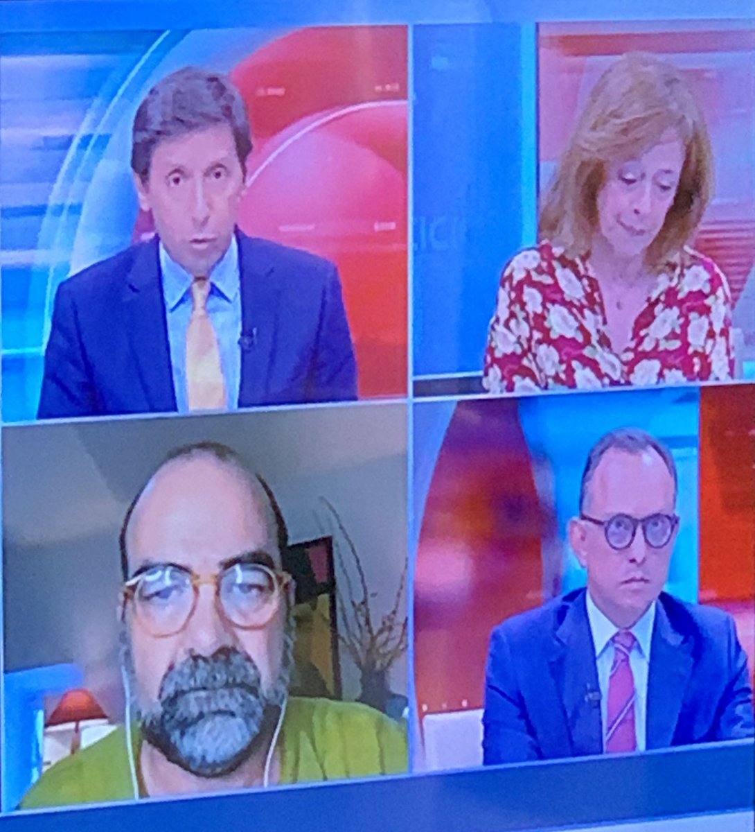 _Ana_Portugal's tweet image. Na @SICNoticias este painel comenta a campanha (19h). @danielolivalx questiona a cobertura da “indisposição” de Ventura. O incómodo e argumentos dos restantes é trágico para o jornalismo. “É óbvio que as TVs tinham que ir atrás”, defende Bernardo Serrão, director de informação.😱