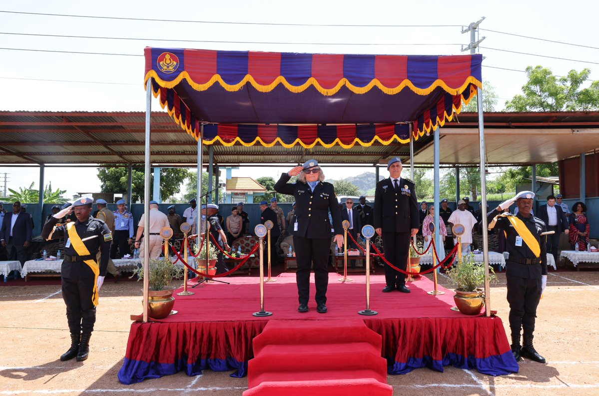 unmissmedia's tweet image. Caught between gratitude and sadness about her upcoming departure, @UNPOL and #UNMISS leadership and staff bid farewell to Police Commissioner Christine Fossen in Juba, 🇸🇸#SouthSudan. The emotional send-off parade was testimony to the long-lasting legacy she leaves after more…