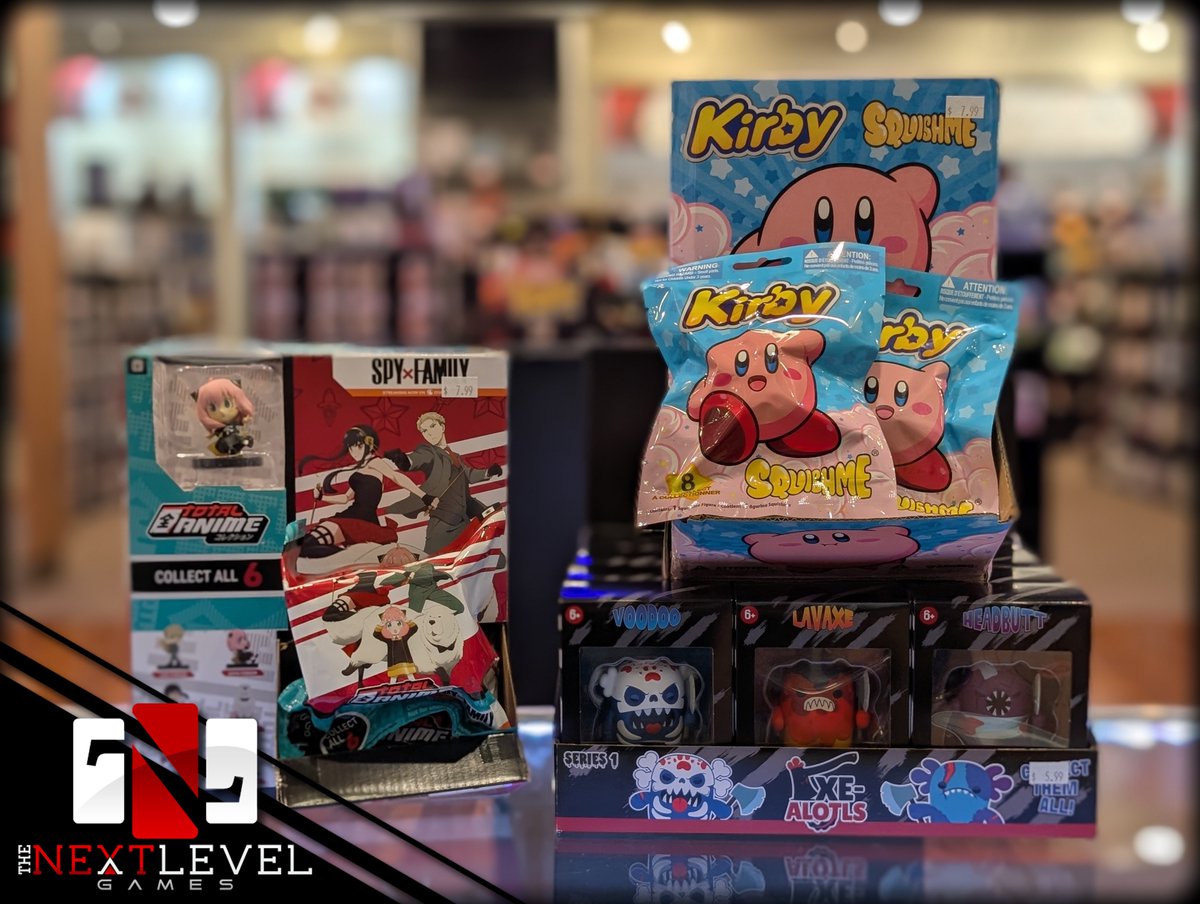 TNLG_Nashville's tweet image. Guess what we just got in? A whole bunch of NEW Blind boxes!
We got small Kirby Plushies, Spy x Family, Axealotls, and a bunch more, so if you&apos;re looking to collect, or even give out as gifts, these are the perfect items for it.

#blindboxes #kirbyplush #spyxfamily #anime