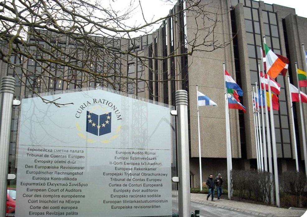 [#Ess - Alerte] <a href="/localtis/">Localtis</a> <a href="/CarolineMeggle/">Caroline Megglé</a> : Moyens en baisse pour les contrats aidés et l'#IAE, les employeurs de l'#Ess et les #assos de solidarité alertent sur les conséquences ➡️ banquedesterritoires.fr/moyens-en-bais… 🚨 #FIE2025 cc <a href="/David_Cluzeau/">David CLUZEAU</a> <a href="/HuguesPollastro/">Hugues Pollastro</a> <a href="/FedeSolidarite/">Fédération des acteurs de la solidarité</a> ⤵️