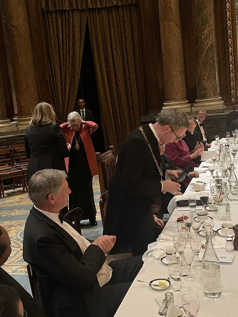 Last night Fellows, Members and their guests joined the annual feast to bid farewell to outgoing President, Mae Christie, and welcome incoming President Christopher Trundle and his new court. The former dean of Southwark, Andrew Nunn gave the after dinner speech.