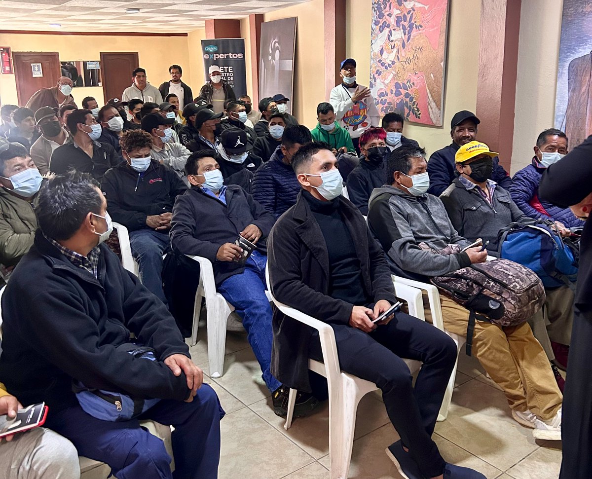 Así vivimos una jornada más de formación con propósito📚👷

Los 𝐄𝐱𝐩𝐞𝐫𝐭𝐨𝐬 𝐆𝐫𝐚𝐢𝐦𝐚𝐧, siempre comprometidos con la excelencia en obra, compartieron conocimientos clave sobre "𝐄𝐬𝐩𝐞𝐜𝐢𝐟𝐢𝐜𝐚𝐜𝐢𝐨𝐧𝐞𝐬 𝐭é𝐜𝐧𝐢𝐜𝐚𝐬 𝐝𝐞 𝐜𝐞𝐫á𝐦𝐢𝐜𝐚 𝐲