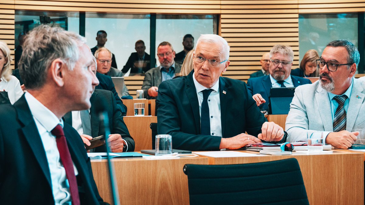 CDU war an rechtswidriger Wahlbeeinflussung beteiligt

Der Thüringer Landtag hat am 15.05.2025 einen Einspruch gegen die Gültigkeit der Landtagswahl vom 1. September 2024 trotz Empfehlung des Wahlprüfungsausschusses überraschend nicht zurückgewiesen. 
Dem vorausgegangen war ein
