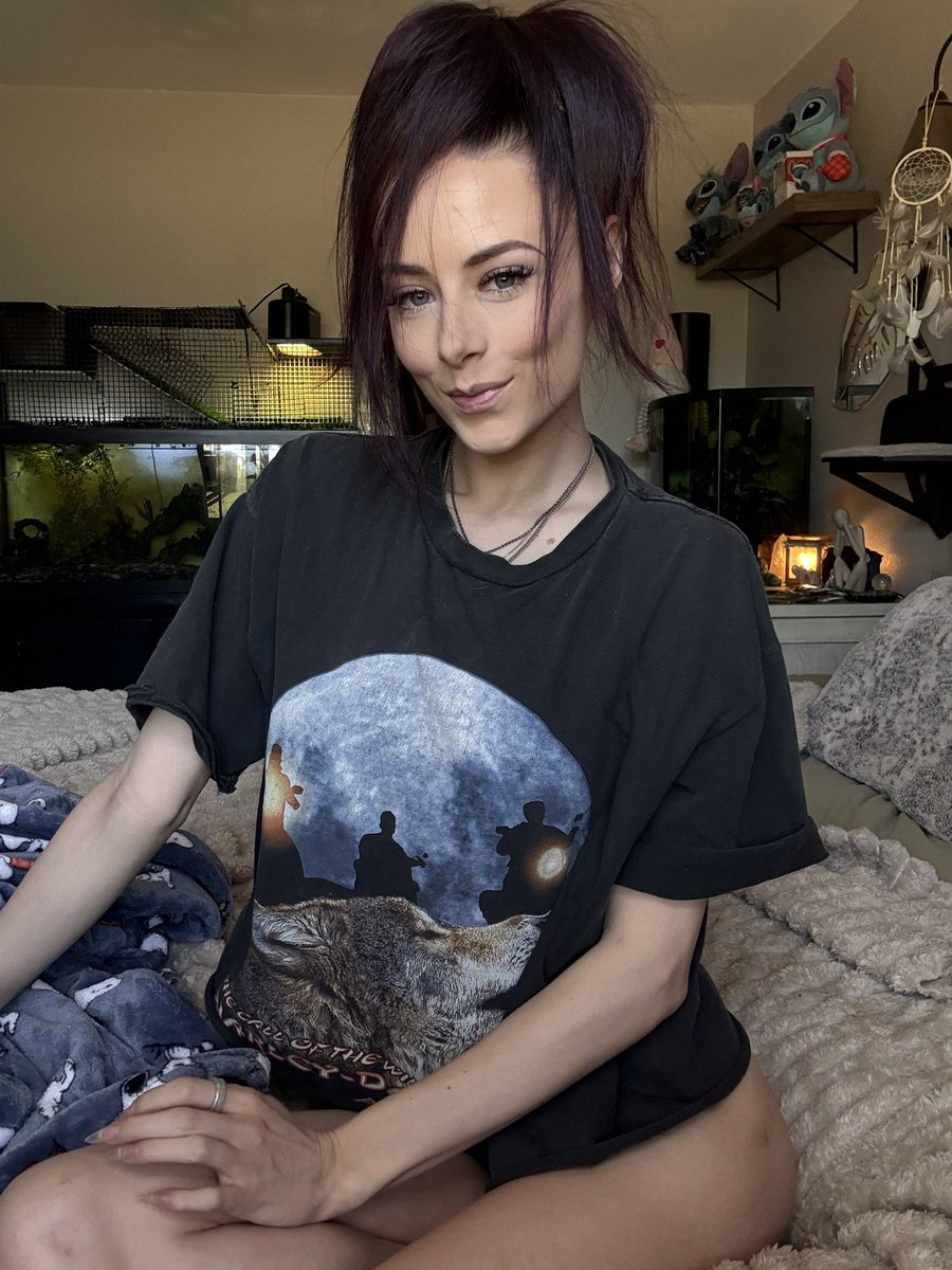 KylerQuinnPorn's tweet photo. Trying Graveyard Keeper for the first time ☺️🫶🏼 Click the link and say Hi 🫶🏼☺️ https://t.co/FfRMr6XkPB https://t.co/W8QRiMsVh9