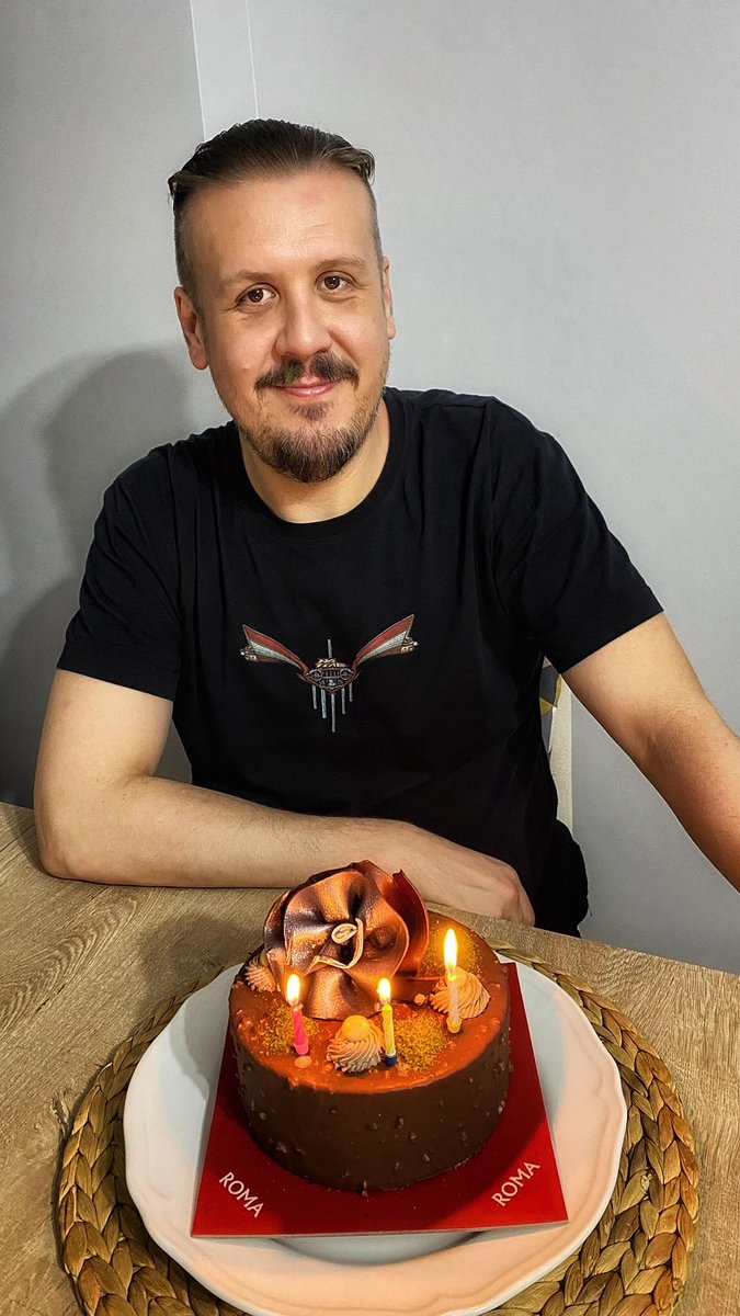 haktas8585's tweet image. Yaşımız geldi 40’a…

Güzel günler görebilecek miyiz?

🎂🎉🥳

#yaş40 #doğumgünü #happybirthday