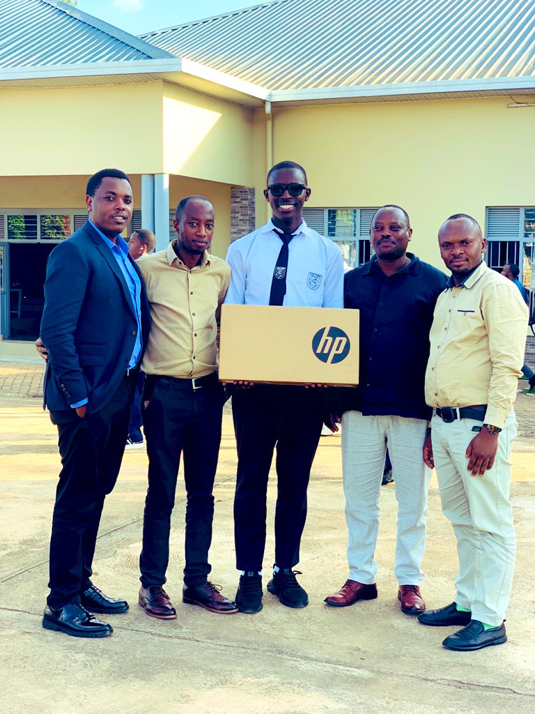 Umwana wa APEKI TUMBA TSS ni umwe mu banyeshuri 15 ba mbere mu Rwanda bahembwe kubera gutsinda amarushanwa ya Wavumbuzi challenge Edition 5 <a href="/WavumbuziRW/">Wavumbuzi Entrepreneurship Challenge</a>