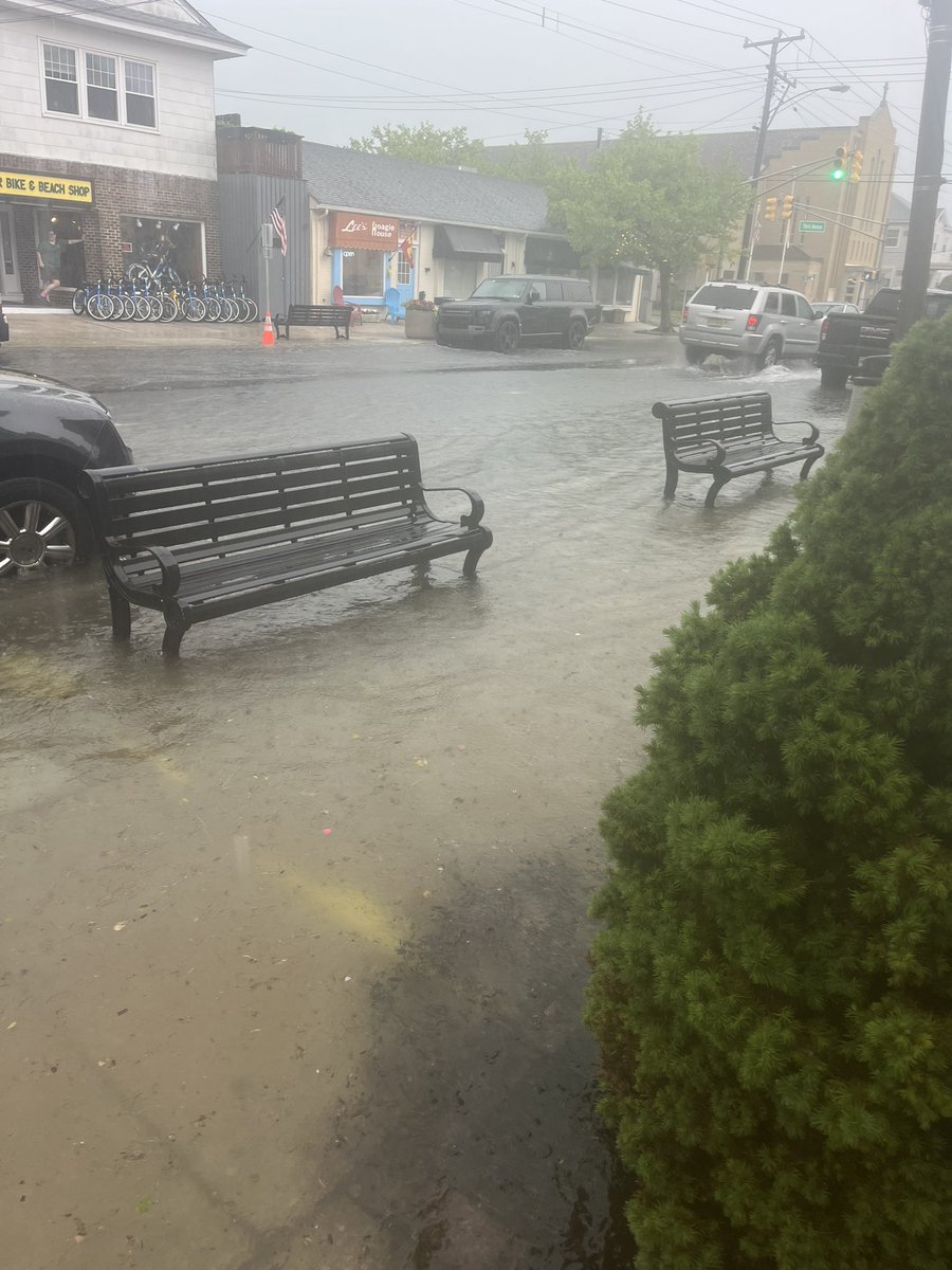 RAABELA's tweet photo. Nasty storm that hit Stone Harbor this afternoon… heavy thunderstorm with strong winds, hail and flash flooding. @6abcadamjoseph @NorEasterNick @CecilyTynan #StoneHarbor @Oliver_TwistSH https://t.co/EdamiyfzV5