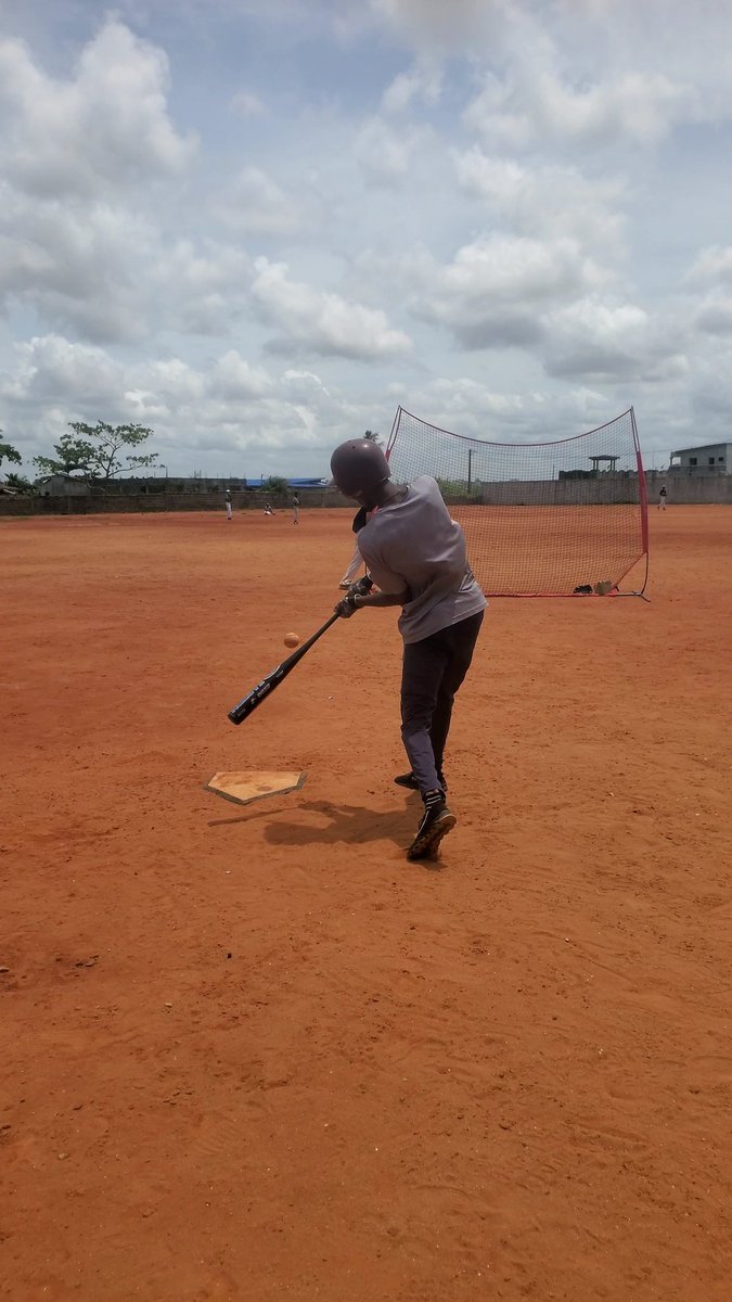 GuendehouLin's tweet photo. Grinding under the sun, chasing the dream one swing at a time.
#Dodgers @Pirates
⚾️🥇🧘♂️ @DrakeMann4 @AustinF0421 @mikan_burg0312 @Briancovell 🤲🏽🧎♂️
#BaseballLife #PracticeMakesPerfect #BaseballGrind #ChasingGreatness #HittersMindset #FutureStar #BaseballDream #MLB https://t.co/nLF7FxF2VO