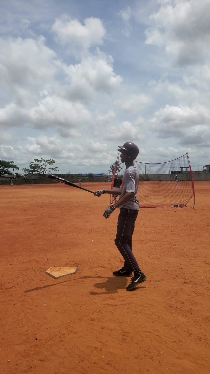 GuendehouLin's tweet photo. Grinding under the sun, chasing the dream one swing at a time.
#Dodgers @Pirates
⚾️🥇🧘♂️ @DrakeMann4 @AustinF0421 @mikan_burg0312 @Briancovell 🤲🏽🧎♂️
#BaseballLife #PracticeMakesPerfect #BaseballGrind #ChasingGreatness #HittersMindset #FutureStar #BaseballDream #MLB https://t.co/nLF7FxF2VO