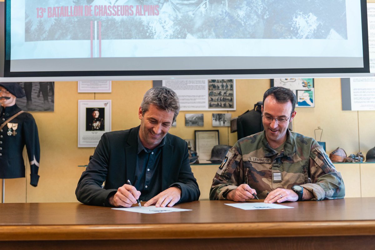 13eBCA's tweet image. Signature de 11 manifeste Pro Milès: c’est d’abord approfondir la connaissance mutuelle, et, favoriser l’ancrage local. En vue de contribuer  à la cohésion nationale, concrètement!

@Armees_Gouv 

#Partenariat #ArméeDeTerre