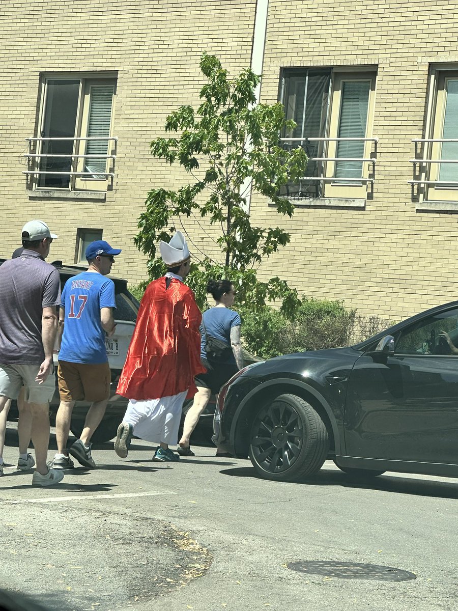 TaxiSquad1's tweet photo. All time Pope guy at the crosstown today https://t.co/RGQYMqjggY