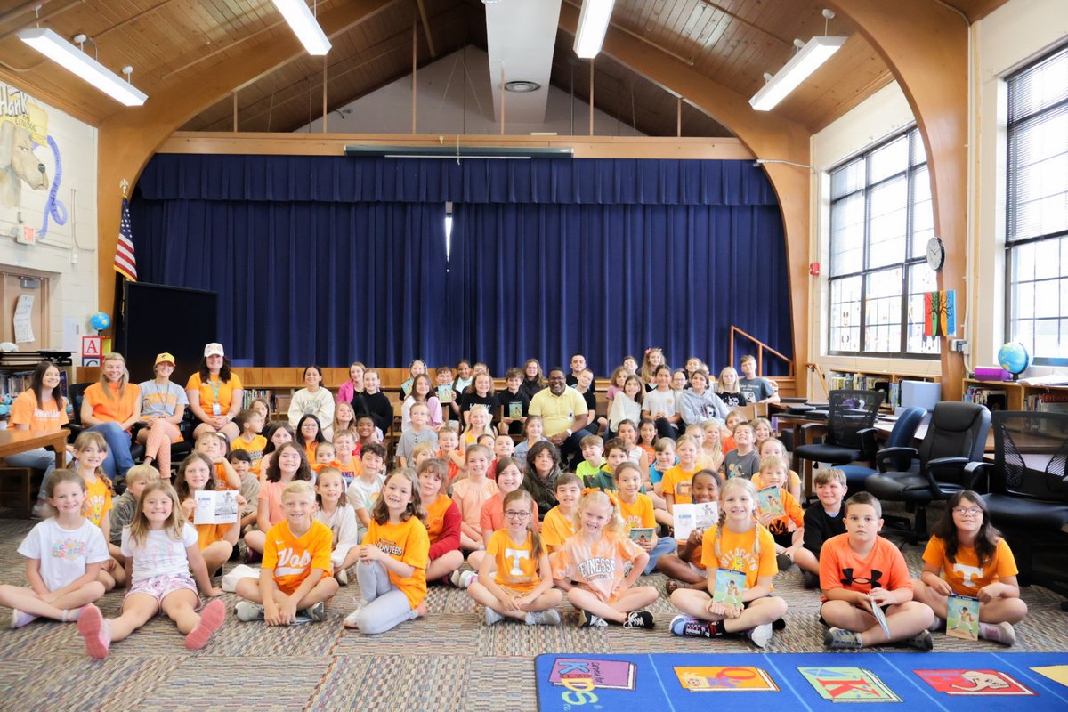 Knox Education Foundation (@educateknox) on Twitter photo ๐ Meet Jake Maddox ghostwriter Elliot Smith โ author of Baseball Blowup, this yearโs One Book Read City pick! He visited <a href="/KnoxSchools/">Knox County Schools</a> all week and will be at the Childrenโs Festival of Reading this Saturday at the Knox County Public Library.
๐ Details: knoxcountylibrary.org/childrens-festโฆ ๐ Meet Jake Maddox ghostwriter Elliot Smith โ author of Baseball Blowup, this yearโs One Book Read City pick! He visited <a href="/KnoxSchools/">Knox County Schools</a> all week and will be at the Childrenโs Festival of Reading this Saturday at the Knox County Public Library.
๐ Details: knoxcountylibrary.org/childrens-festโฆ