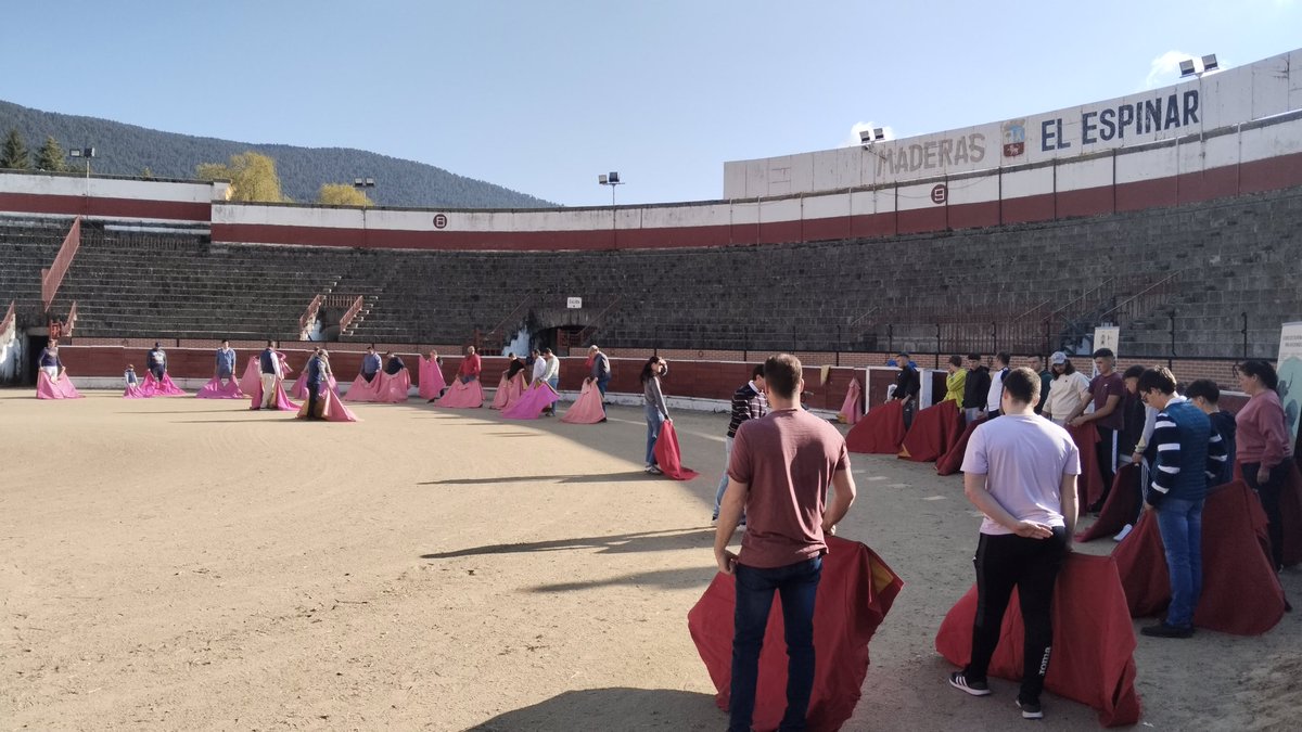 El I Curso de Tauromaquia para Aficionados en El Espinar cuelga el "No hay Billetes" de la mano del CAPT <a href="/AficionTaurinos/">JóvenesTaurinos</a> y la Asociación Taurina 15 de Agosto.