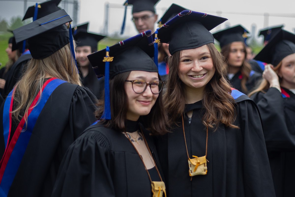 acadia_alumni's tweet image. Welcome to the Acadia Alumni family! Stay in touch to receive more graduation photos and news. Update your info here: bit.ly/44qQOg8
#AcadiaUniversity #Graduation2025