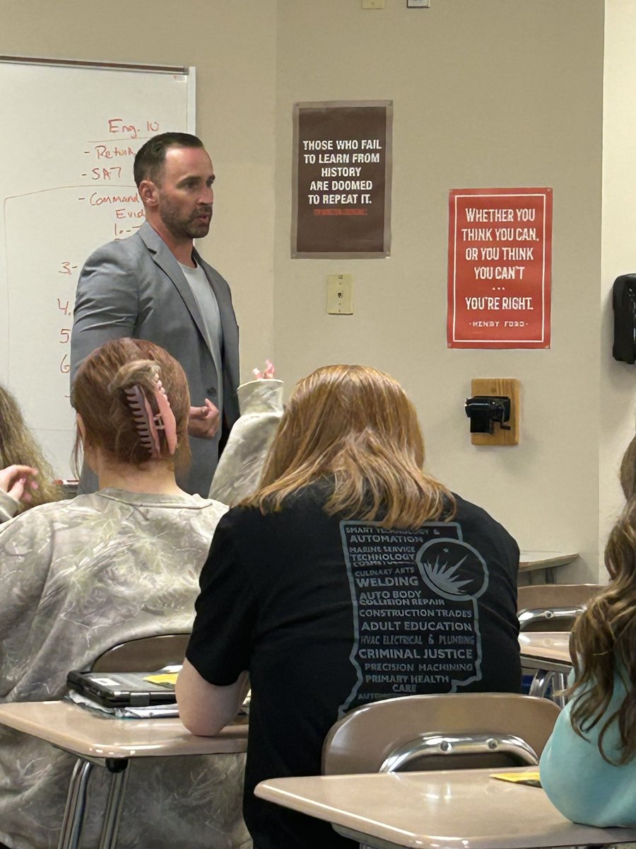 AHSLantz's tweet image. Thank you to Michael Hanson from @EdwardJones for speaking to my seniors this week about retirement accounts and investments 💰