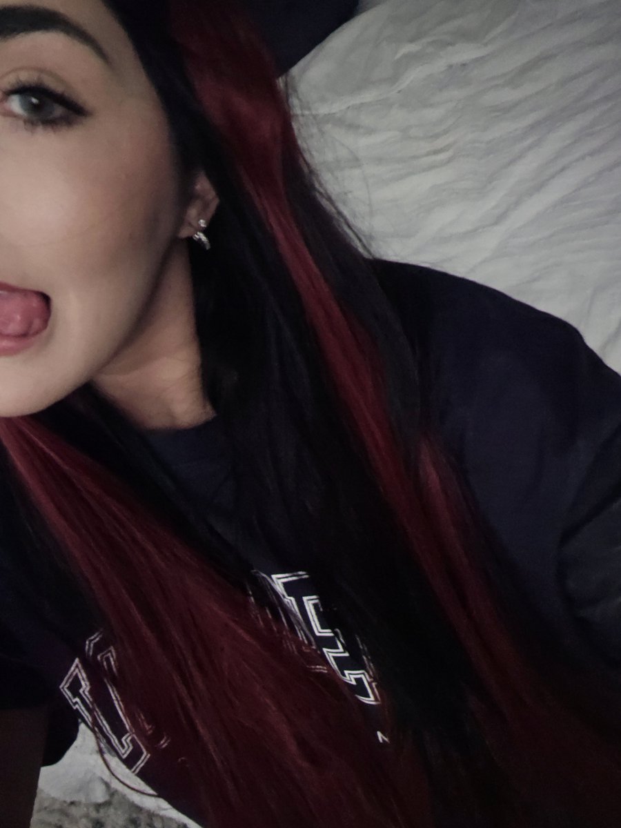 Kae_Bloomzzz's tweet image. Got a taste for trouble and a weekend to explore. 🥵#Brisbane #WildWeekend #BadIntentions